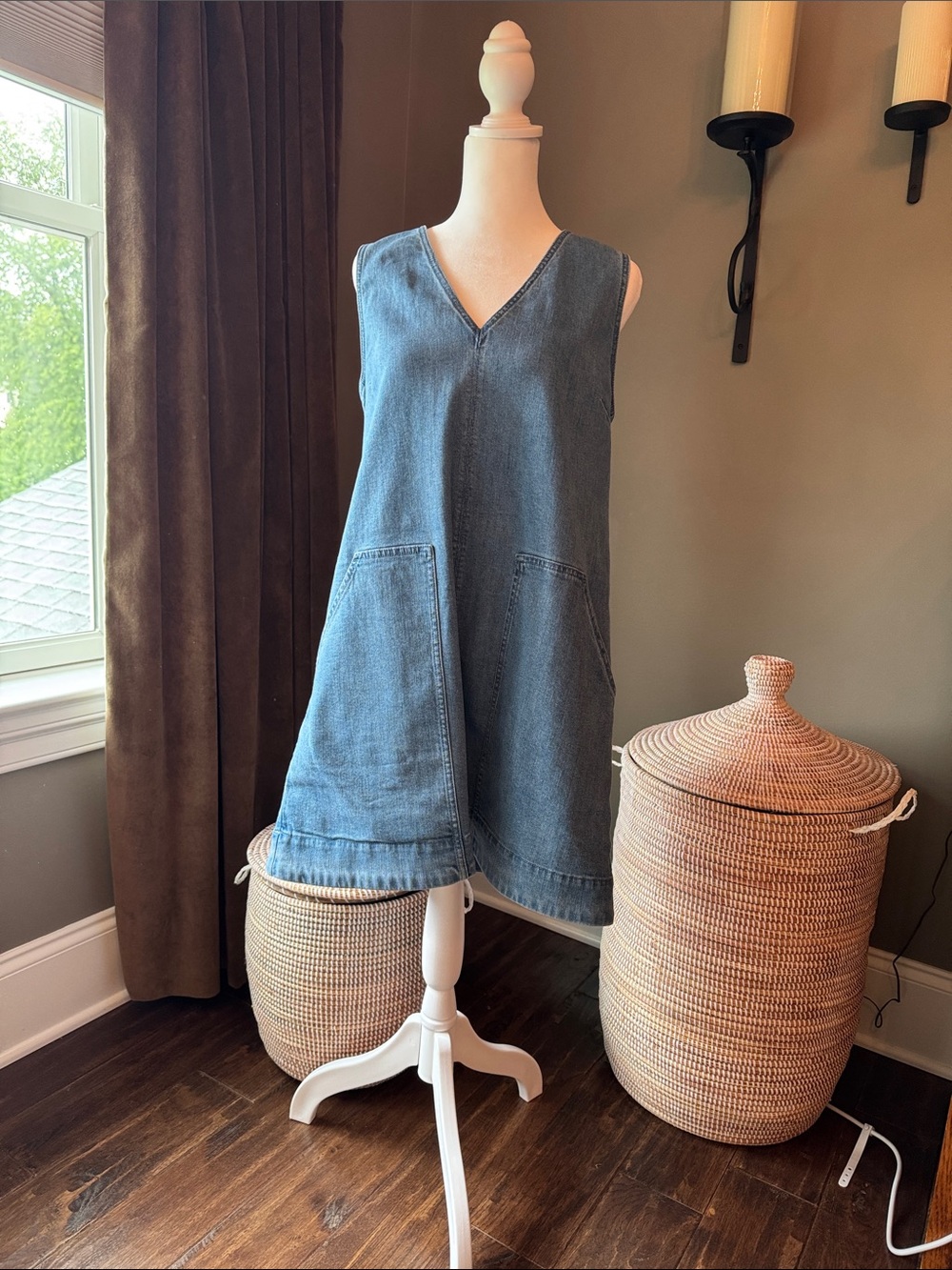 Banana Republic Denim Blue V-Neck Sleeveless Shift Dress
